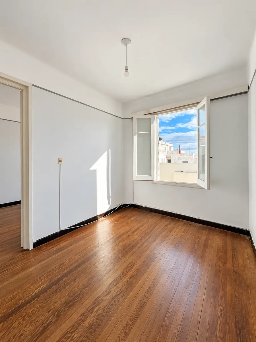 Amplio Y Luminoso Apartamento De 2 Dormitorios En Ciudad Vieja · Foto 4