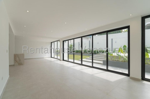 Hermosa Casa Totalmente Remodelada En Venta Ubicada En El Cafetal 25-17659