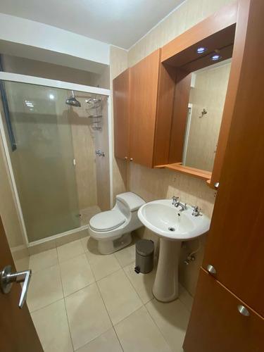 Apartamento Semi-amoblado En Alquiler Macaracuay