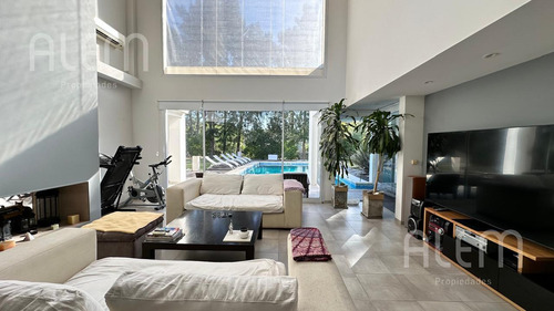 Casa En Venta En Malibu Canning
