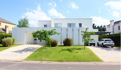 Casa  En Venta Ubicado En Los Castores, Nordelta, Tigre