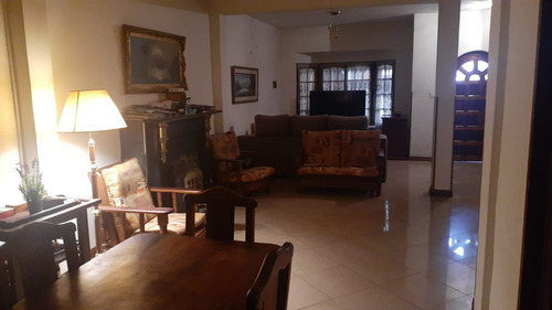 Casa Impecable Amplia 5 Ambientes En Ituzaingó Centro