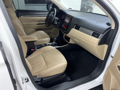 Mitsubishi Outlander 3.0 MIVEC V6 GASOLINA HPE-S AWD AUTOMÁTICO
