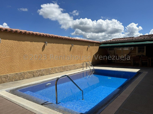 Casa En Venta En Macaracuay Caracas Calle Cerrada Piscina Parrillera Jacuzzi