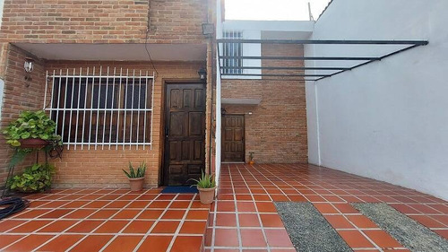 Imagen 2 de 14 de Casa En Venta En La Esmeralda 147mts Alexandra Ramírez 04147041922