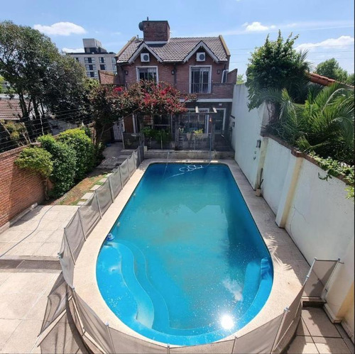 Casa En Venta - 4 Dormitorios 3 Baños - Cochera - 400mts2 - Ituzaingó
