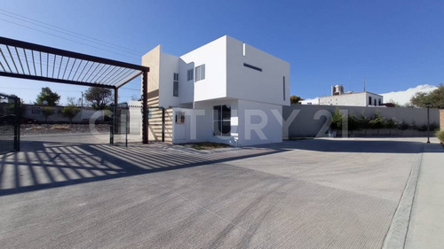 Casa En Venta En Espíritu Santo, San Juan Del Río, Querétaro.