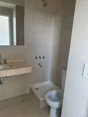 Imagen 9 de 12 de Alquiler Y/o Venta. Departamento 4 Ambientes. Excelente Estado Nordelta Pto Escondido.