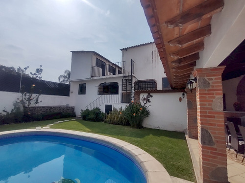 Casa En Venta En La Col. El Miraval, Cuernavaca Morelos.