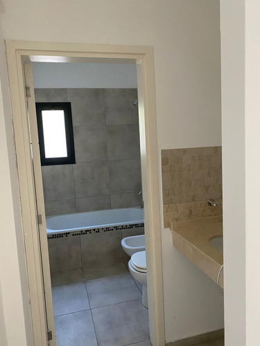 Casa En Venta De 3 Dormitorios En Villa Allende.