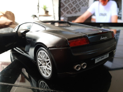 Auto A Escala De Colección Lambrghini Negro Escala 1/24