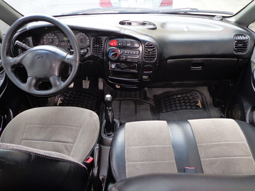 Imagen 6 de 11 de Hyundai H1 Van 2007 Sincrónico