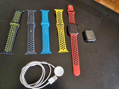 Apple Watch Series 5 Smartwatch 44mm + Cargador + 6 Correas