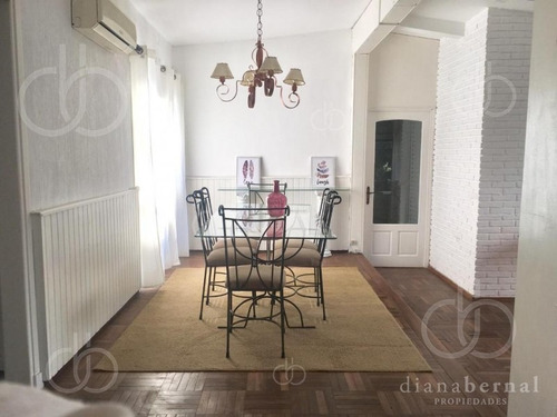 Punta Del Este, Playa Mansa , Chalet De 4 Dormitorios , 2 Suites.- Ref: 53975