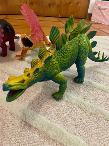 Dinosaurios Plásticos De Juguete (Usado)