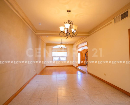 Casa En Venta En Fraccionamiento Rincon De Las Lomas Chihuahua, Chih.