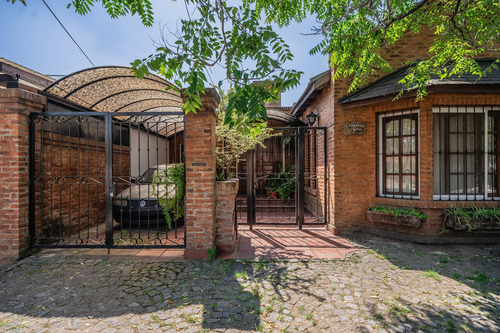 Casa En Venta De 3 Dormitorios Con Pileta En Ciudad Evita
