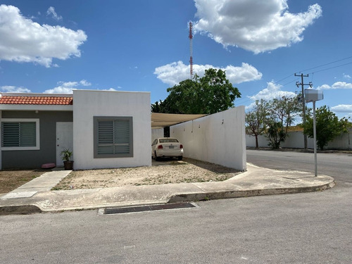 Casa Semi Amueblada En Renta En Esquina En Las Americas
