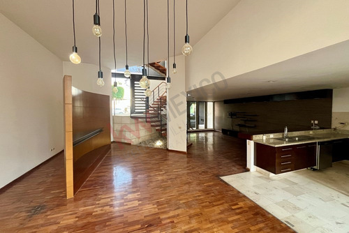Casa En Venta En Lomas De Angelópolis 1 Con Jardín, Terraza Con Vista Panorámica.