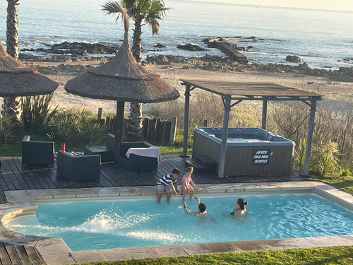 Alquilo Piriapolis Lindos Aptos De 1 Y 2 Dormitorios Sobre La Arena Rodeado De Palmeras Piscina Cerrada 38 Grados Psicina Exterior Sala De Juegos Un Lugar Unico Sobre La Playa En Piriapolis