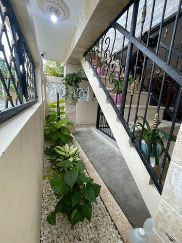 Imagen 2 de 30 de Casa De 3 Niveles Con Piscina En Santo Domingo