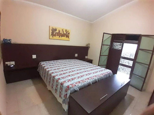 Sobrado Com 4 Dormitórios, Piscina E Churrasqueira