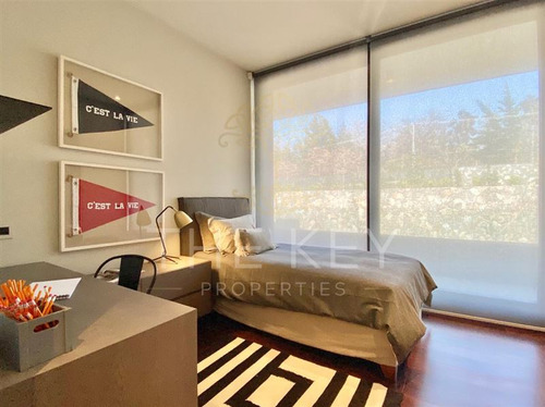 Casa De 4d Con Jardin, Piscina, Quincho Y 4 Est.las Condes