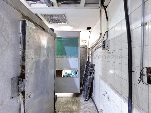 Raiza Suárez Vende Excelente Local Comercial Ubicado Parroquia Concepción 2 4 1 1 5 9 4 Posee 82mts, 1 Baño Luz Vitrifica, 2 Puestos De Estacionamiento.