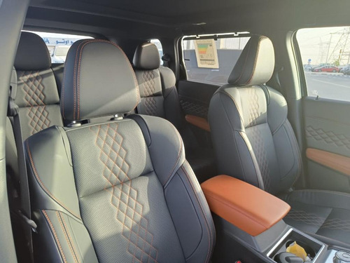 Imagen 10 de 12 de Mitsubishi Outlander Premium 2023