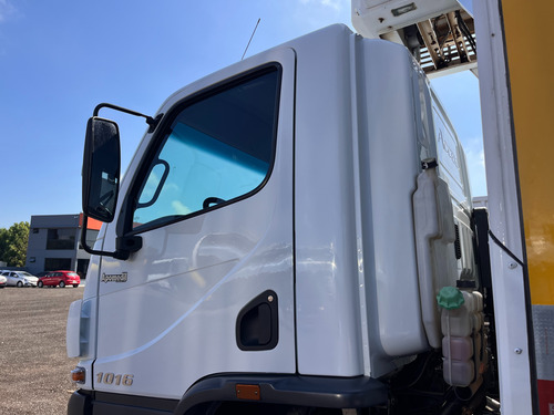 M.benz Accelo 1016 4x2 2020 Completa Com Baú Frigorífico Top