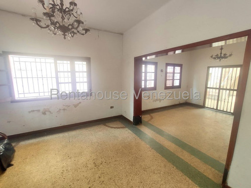 Amplia Casa De 2 Niveles ,para Remodelar A Su Gusto En Venta Ubicada En El Paraíso 25-17760