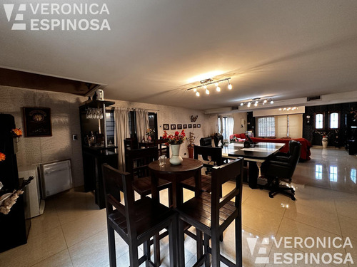 Casa En Venta 5 Ambientes, Morón