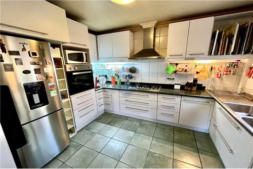 Casa Con Espacio Comercial En Venta