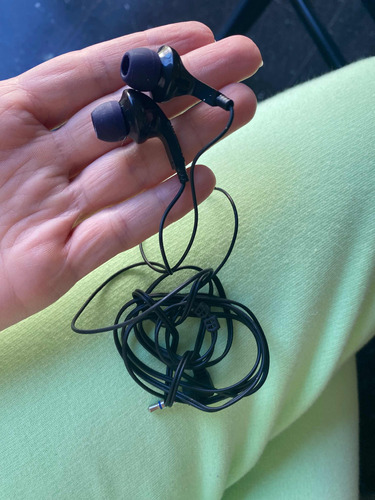 Auriculares Billord (al) De Cable Negros Con Goma Violeta Os