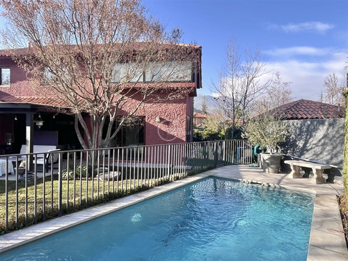Casa En Venta De 6 Dorm. Condominio Los Trapenses