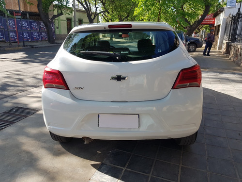 Imagen 5 de 10 de Chevrolet Onix Joy 1.4 5ptas Black 98cv (l19) 2020 / Nafta