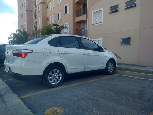 Fiat Grand Siena 2014 1.4 Tetrafuel 4p Tetra-combustible