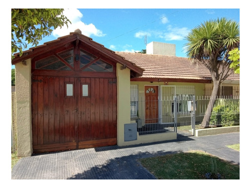 Chalet 3 Amb En Ph, Con Cochera Y Patio - Zona: Barrio Zacagnini