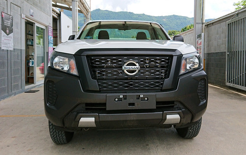 Imagen 4 de 8 de Nissan Np300 2021 2.5 Chasis Cabina Dh Aa Pack Seg Mt