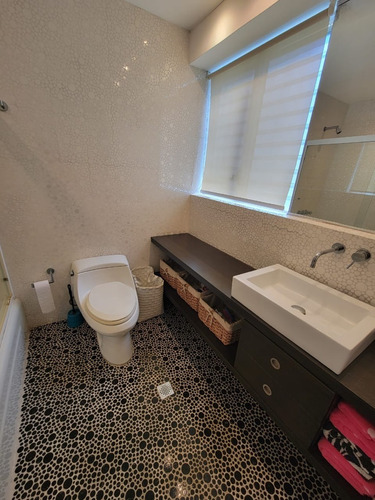 Imagen 18 de 30 de Alquilo Lujoso Apto 275 Mts (3.000 Sq/ft), 4 Hab, 5 Baños, Piscina, Seguridad 24 Hrs, Cámaras De Seguridad, 3 Puestos.