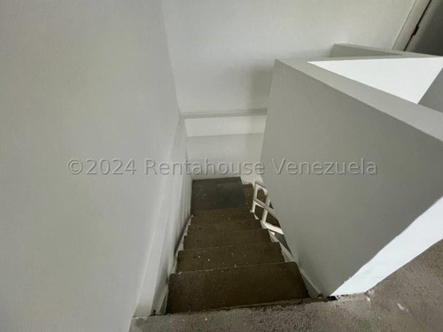 25-4710 Rahdeleste Vende Local Comercial Una Excelente Oportunidad De Inversión En Zona De Crecimiento En Cabudare, 25-4710 Av Intercomunal Muy Cercano A Mundo Traki En Centro Comercial Con Seguridad