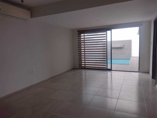 Casa De 4 Recamaras Y Alberca, Frac. Lomas Del Sol, Rivera Veracruzana