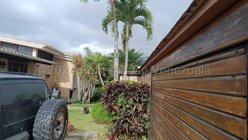 Ss: Vende Casa 24-13892 En Cumbres De Curumo De 832 M2. De 5h/7b/4pe