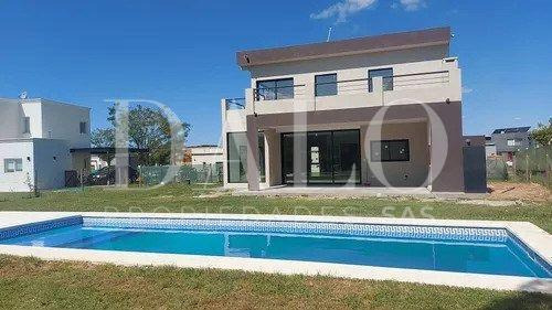 Casa En Venta Con Piscina En San Matias - Area 4, Escobar
