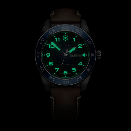 Victorinox, Reloj, Swiss Army Quartz, Caballero, 42 Mm Café Plateado Azul Marino