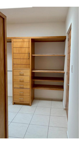 Venta De Casa En Centro Sur, Claustros Del Sur, 4 Recamaras, 4.5 Baños, Jardín