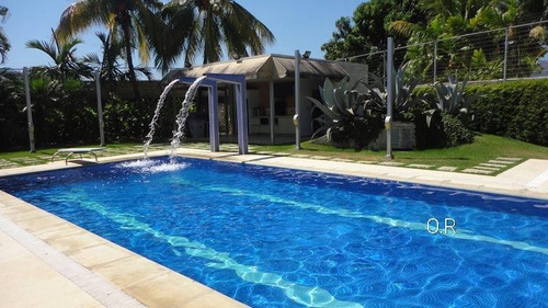 Imagen 28 de 30 de Leal Pérez Vende Majestuosa Casa En Urbanización Guataparo Con Piscina