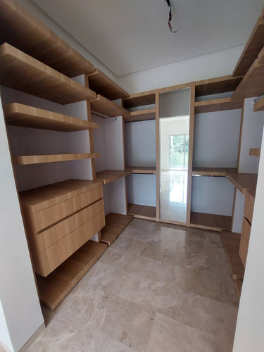 Julian Acosta. Vende Exclusivo Town House, Cumbres De Guataparo