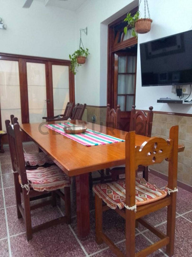 Casa En Venta 5 Ambientes Con Dos Terrazas, Quincho Y Cochera ¡espectacular!.