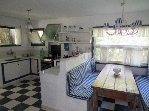Casa En La Barra En Venta Y Alquiler 5 Dormitorios .- Ref: 145